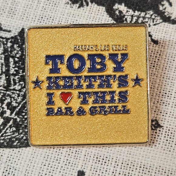 Toby Keith I Love This Bar and Grill Las Vegas Lapel Pin Back 1" - Picture 1 of 4